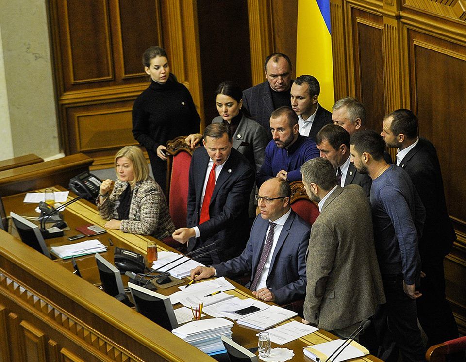 Рада після ночі узгоджень ухвалила державний бюджет - 2019 (фото)