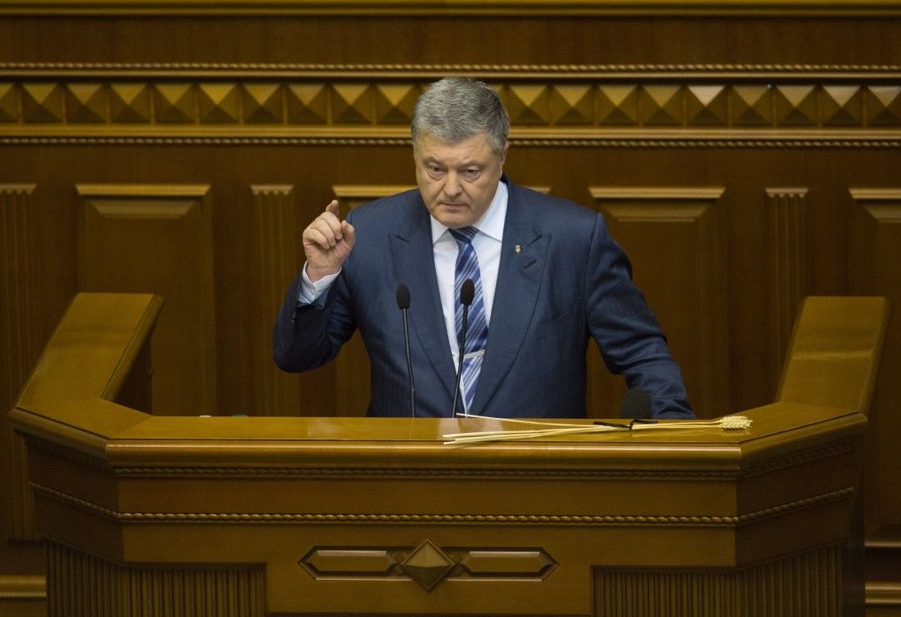 Порошенко підписав закони про розмитнення авто і звернувся до «євробляхарів»: податки підуть на пенсії