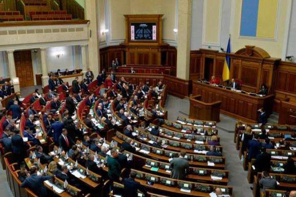 Рада підтримала воєнний стан у 10 областях і призначила вибори президента України