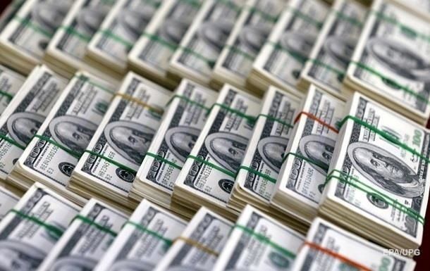 Курс долара в банках зріс через воєнний стан