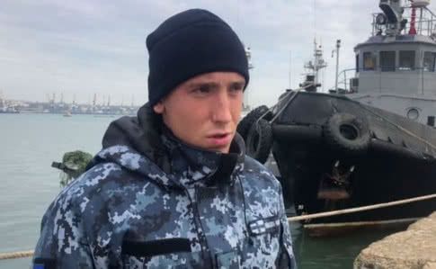 ФСБ показала полонених моряків в Керчі: з синцями і читають з листочка (відео)