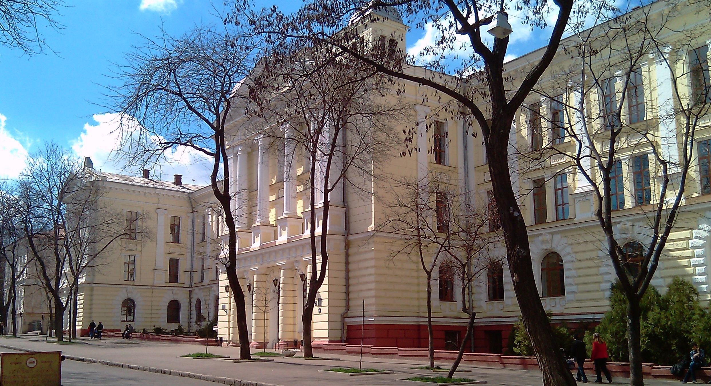 МОЗ заявляє про рейдерське захоплення Одеського медуніверситету