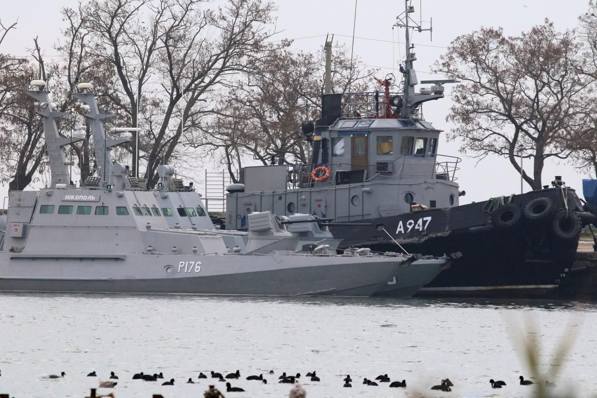 Захоплених у полон українських моряків арештували в Криму