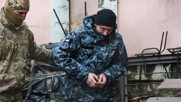 Окупанти в Криму арештували всіх полонених моряків