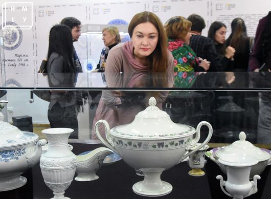 У Києві відкрили виставку до 220-річчя заснування Києво-Межигірської фаянсової фабрики