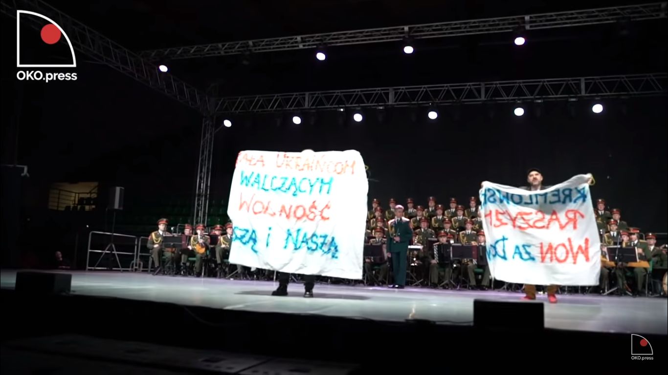 «Лапи геть від України»: У Польщі активісти зірвали виступ ансамблю армії Росії