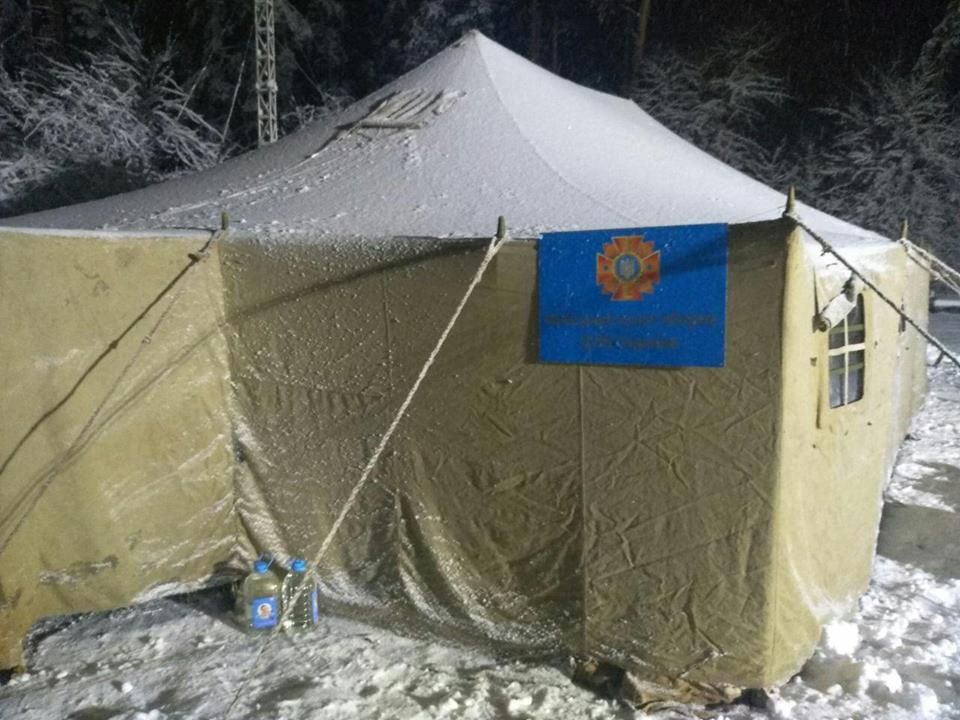 Снігопад у Києві: в'їзд вантажівок обмежили, працюють пункти обігріву