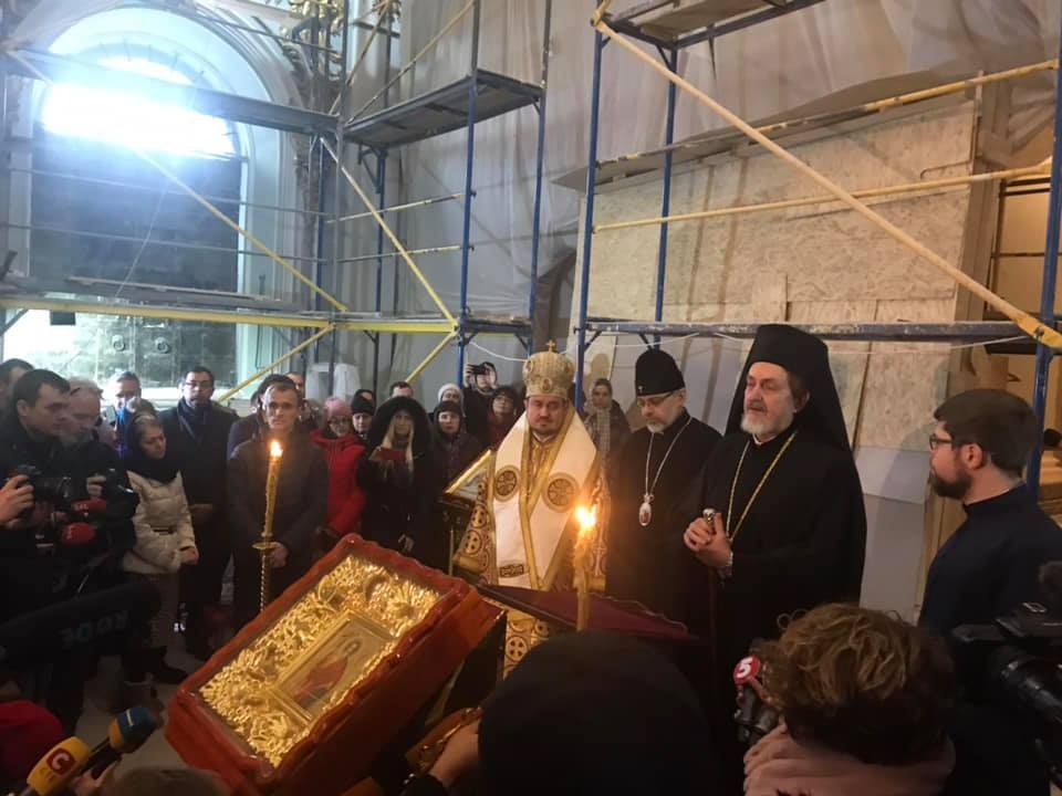 Першу за 332 роки літургію Вселенського патріархату відслужили в Андріївській церкві трьома мовами (відео)