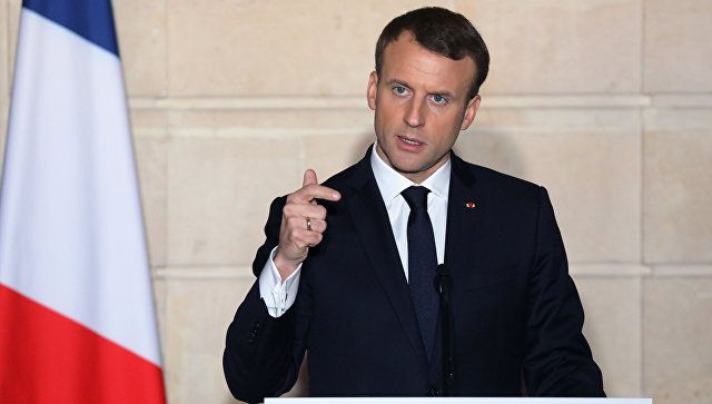 Еммануель Макрон пригрозив жорсткою відповіддю на бунт «жовтих жилетів»