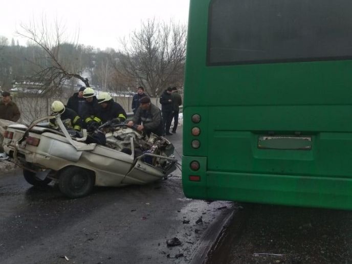 В Обухові «Запорожець» врізався в маршрутку: 3 загиблих