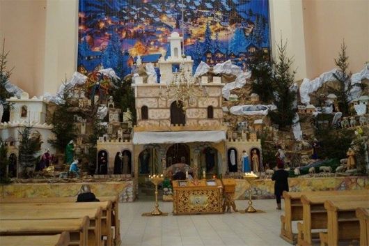 У шопці-рекордсменці тернопільського храму Святого апостола Петра поклоняються Христу українські достойники