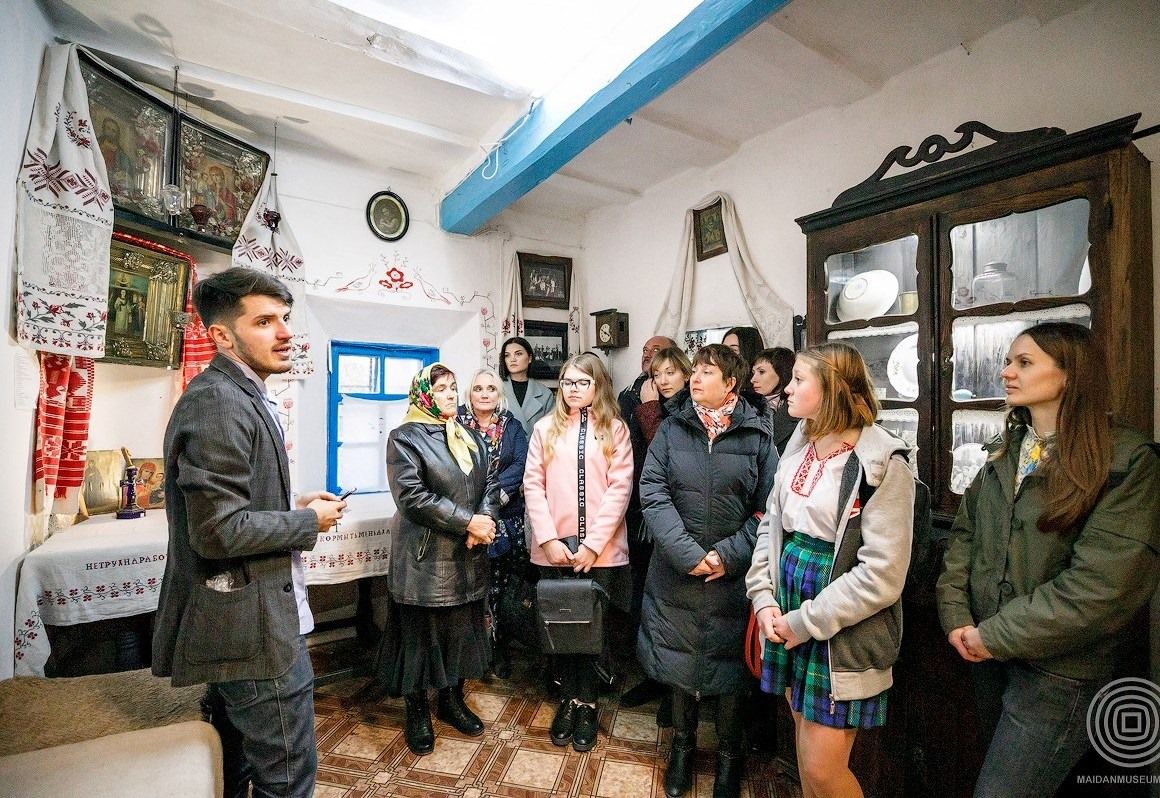 Із родом і племенем: студент створив етнографічний музей у дідовій хаті на Полтавщині (оновлено)