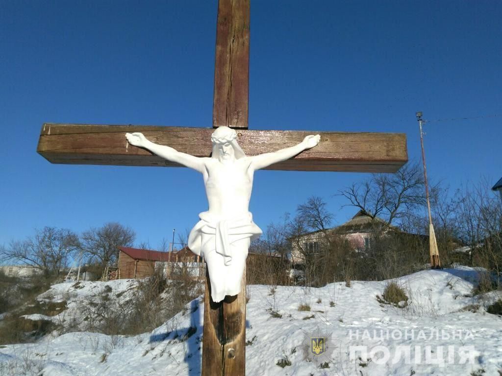 В Умані пошкодили гіпсове розп'яття Ісуса Христа