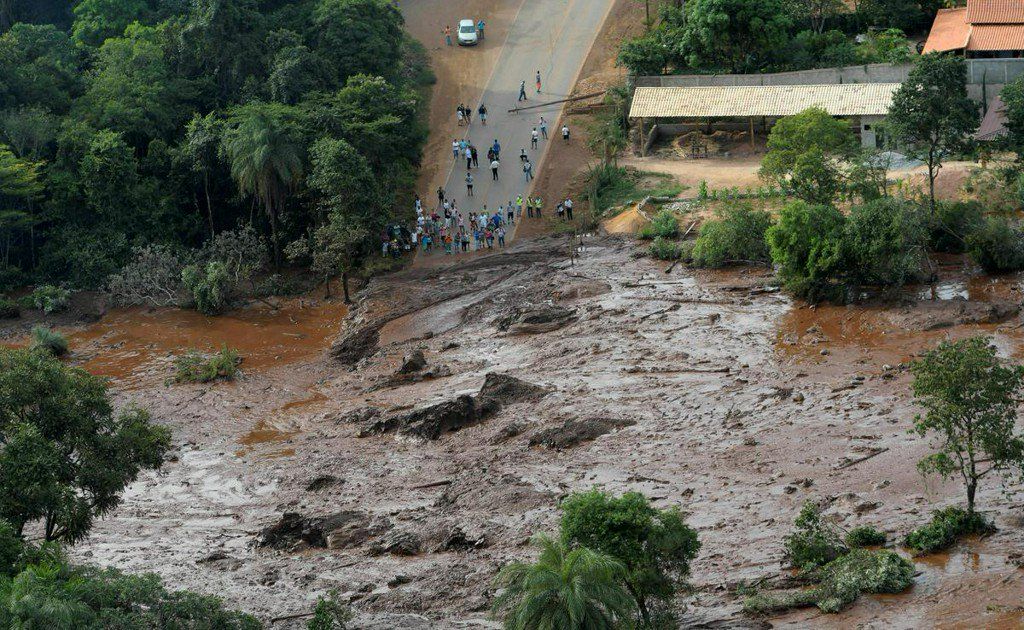 У Бразилії зникли безвісти понад 300 осіб після прориву греблі