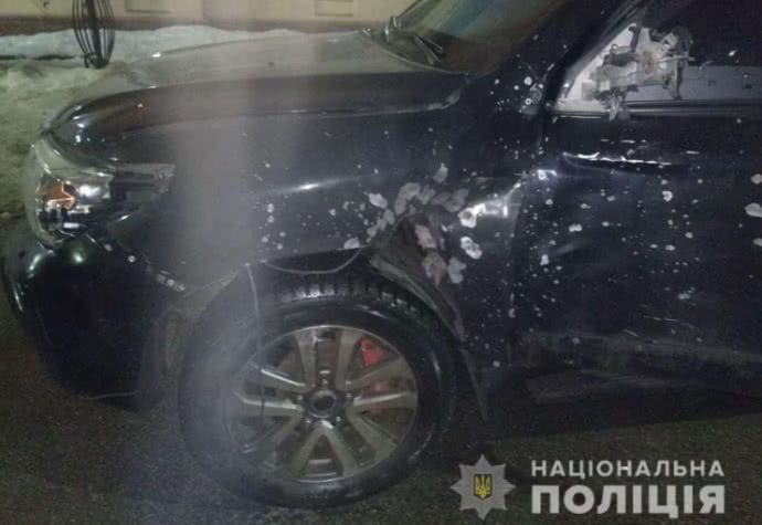 У Дніпрі із гранатомета обстріляли джип: пошкодили колесо і кузов