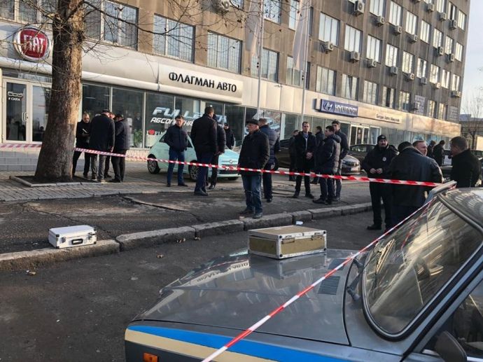 Біля суду в Миколаєві з мисливського карабіну розстріляли подружжя (фото)