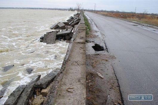Відремонтована за 42 мільйони Хаджибейська дамба на Одещині стрімко руйнується