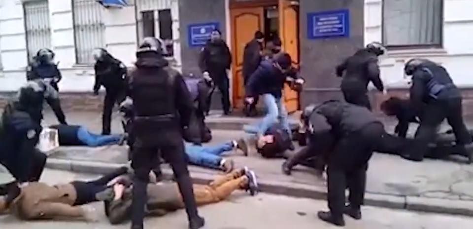 Держбюро розслідувань перевірить через дії поліції проти мітингувальників з С-14