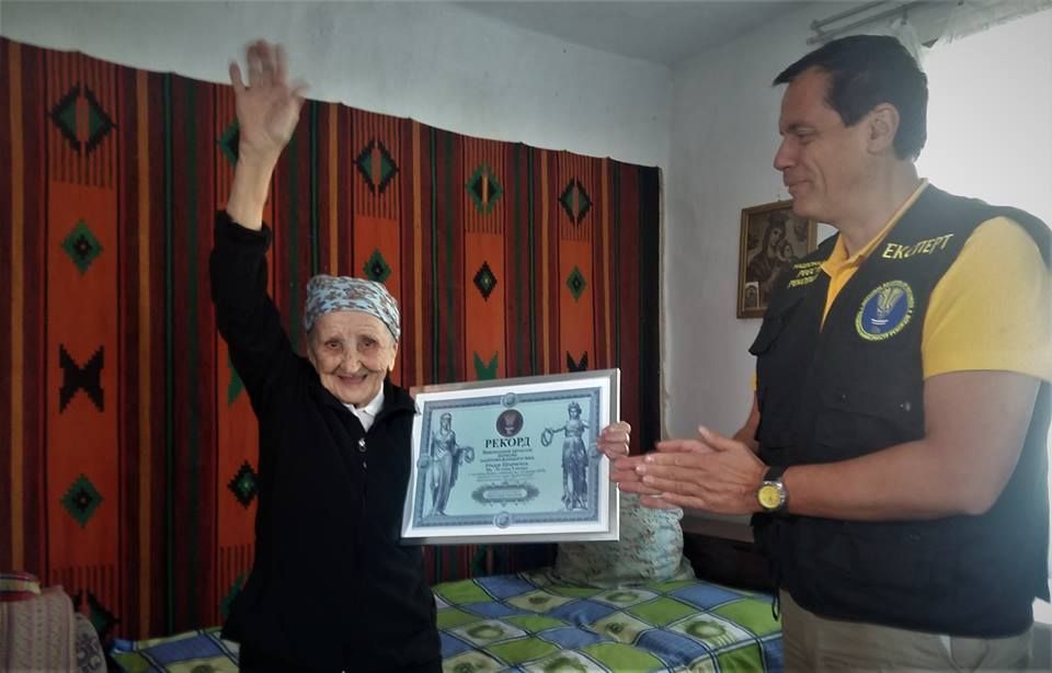 Сіла на шпагат у 93! Бабуся зі Львівщини встановила рекорд України