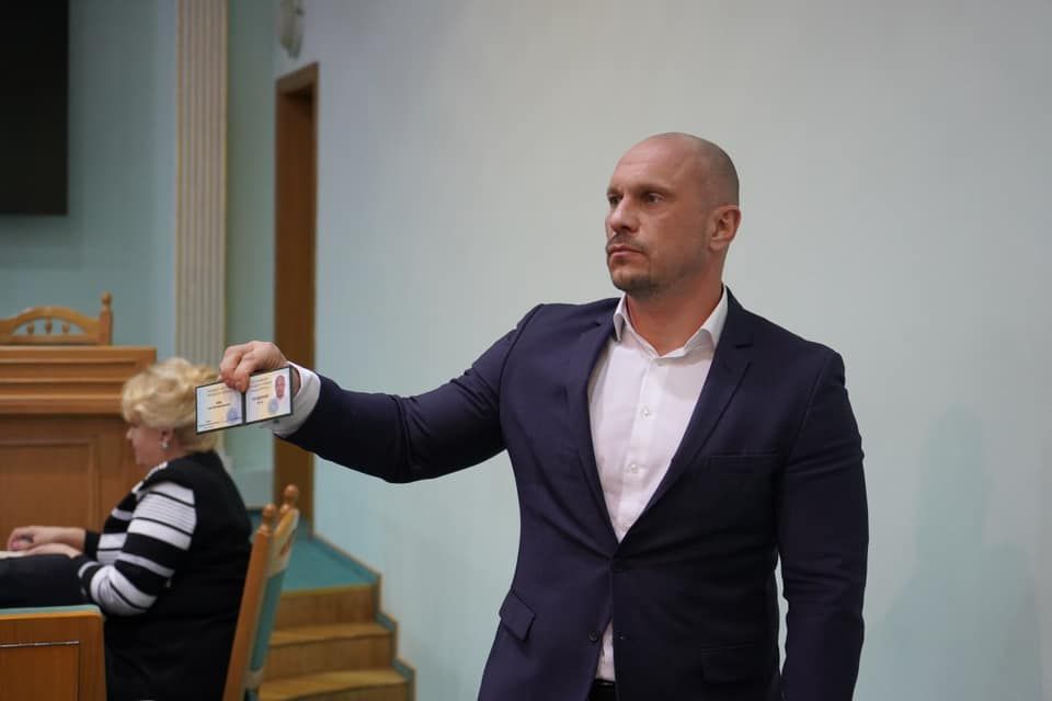 Ківа та Вілкул внесли 115 тисяч гривень застави за поліцейського, що бив хлопця з С14 (відео)