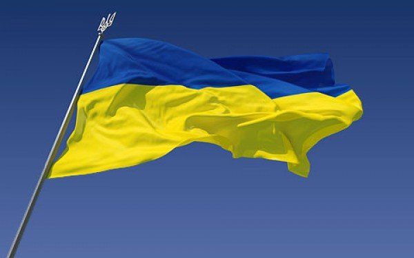У Коростені під нецензурні вигуки зламали Державний Прапор