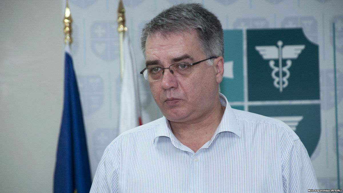 Міністр охорони здоров’я Грузії врятував жінку, якій стало погано в літаку