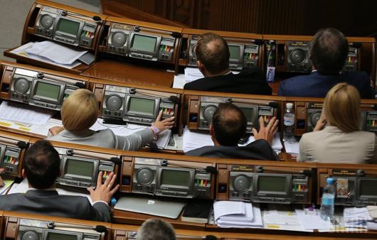 Ні мови, ні медіації, ні боротьбі з незаконним збагаченням: Рада провалила роботу у четвер
