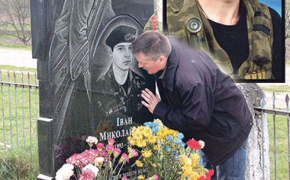 Студент Іван Тарасюк вішав синьо-жовтий прапор, коли його вбили на Майдані (відео)