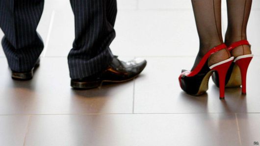 Жінки дедалі частіше потрапляють у владу, але заробляють все одно менше за чоловіків — дослідження