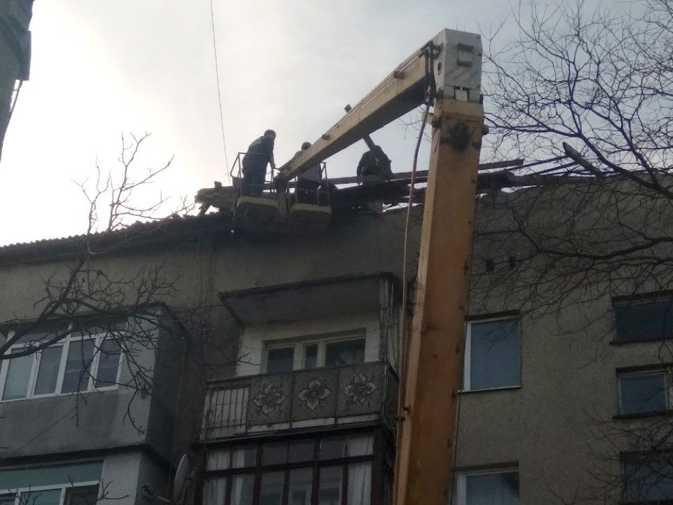 В Одеській області вітер зірвав дах з п'ятиповерхівки (фото)