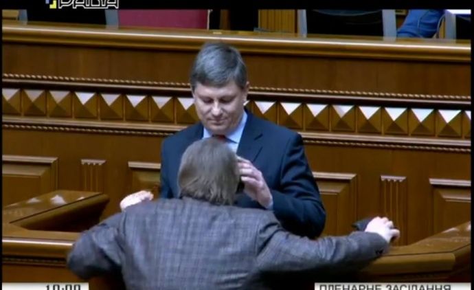 Соратник Тимошенко вилаявся, коли в Раді прокрутили її розмову з Коломойським