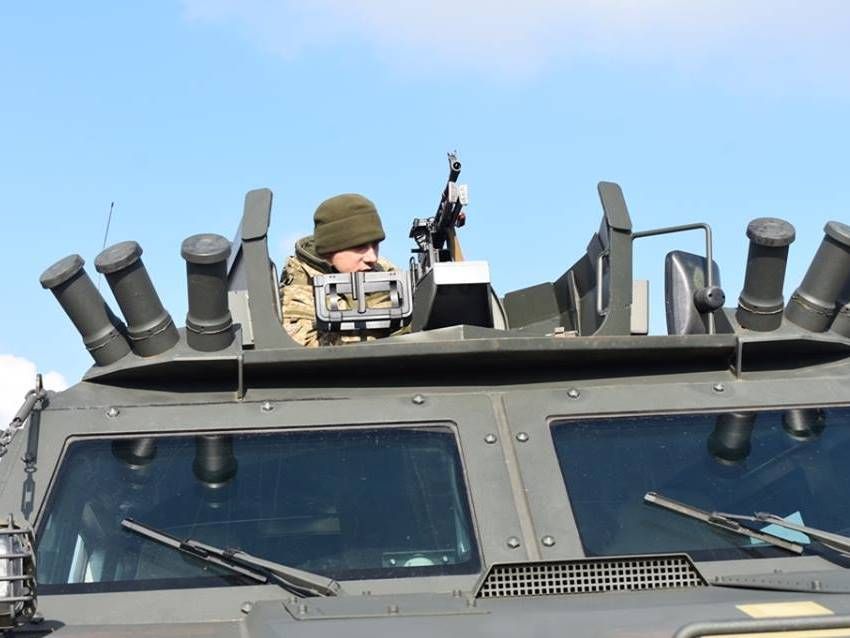 Під Житомиром успішно випробували бронеавтомобіль «Козак-2» (фото)