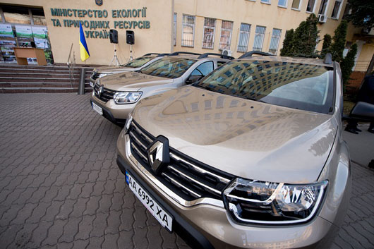 Мінприроди передало 20 нових автомобілів національним природним паркам