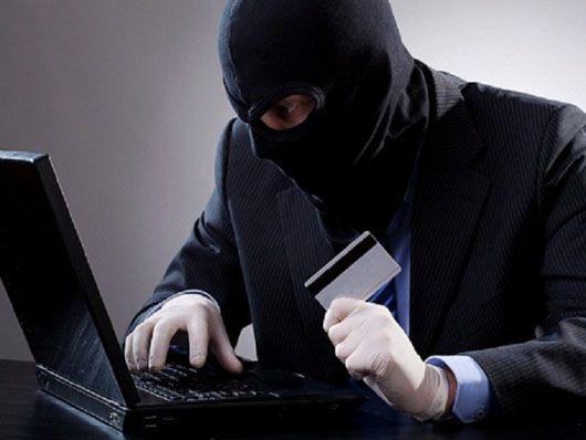 Підступні хитрощі: як злодії видурюють у власників банківських карток «імена, явки, паролі»