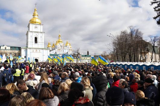 На зустріч з Петром Порошенком на Михайлівській площі прийшли понад 25 тисяч українців