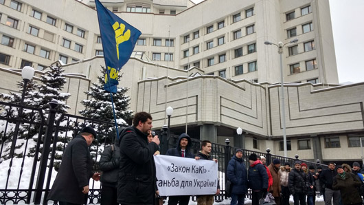 Троє суддів Конституційного Суду України вимагають відставки свого керівника