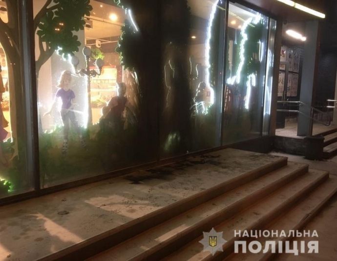 У Києві знову підпалили магазин Roshen