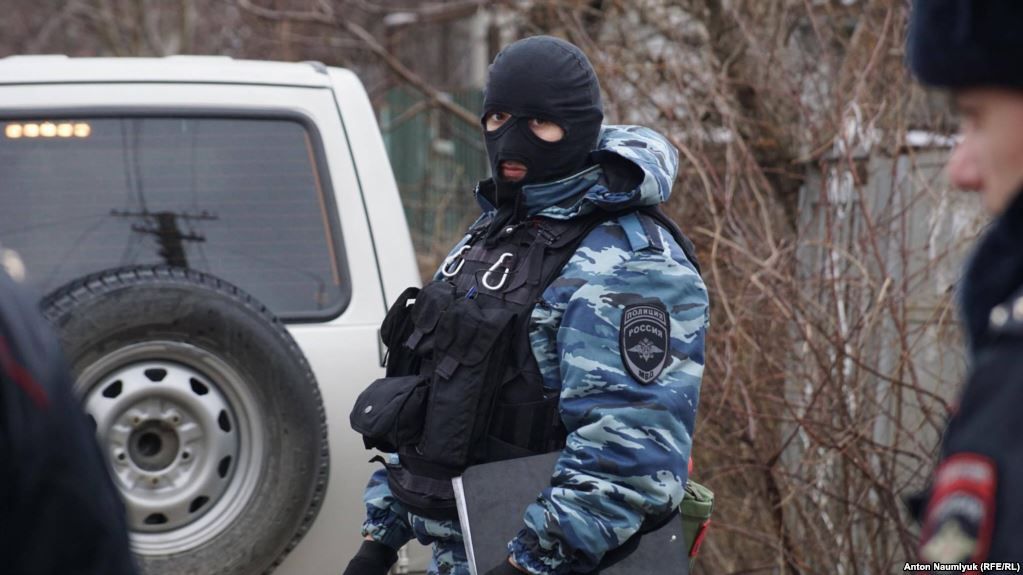 Обшуки в Криму: російські силовики затримали щонайменше 10 осіб