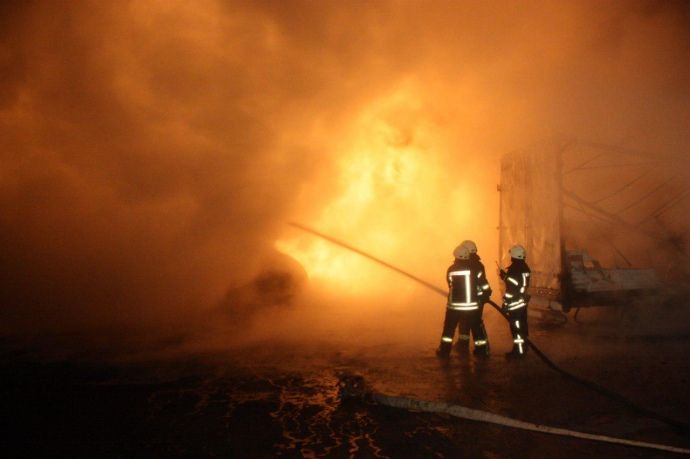 Вибухи у Кропивницькому: 4 людей постраждали, згоріли 18 авто (відео)