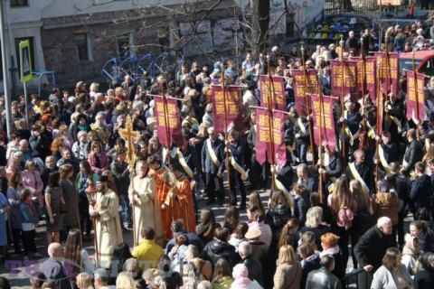 Кілька тисяч львів'ян провели Хресну ходу в центрі міста