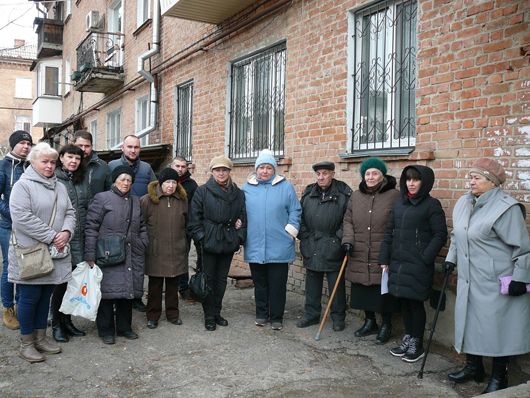 У Полтаві мешканці триповерхівки погрожують перекрити дорогу: не можуть платити за електрику