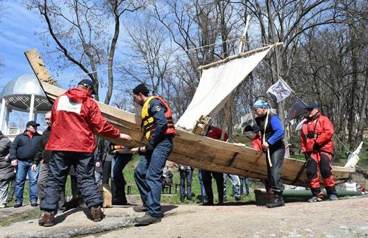 Від варягів до греків: у Коростені спустили на воду човни-репліки «Добриня» і «Фрам»