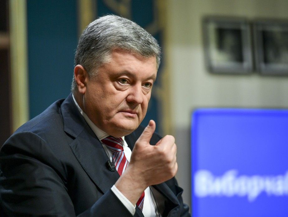 Порошенко заявив, що авантюра з Приватбанком загрожує Україні дефолтом і економічною кризою