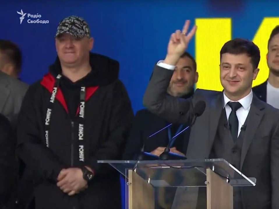 Євген Кошовий прийшов на дебати на «Олімпійському» з написом POHUY