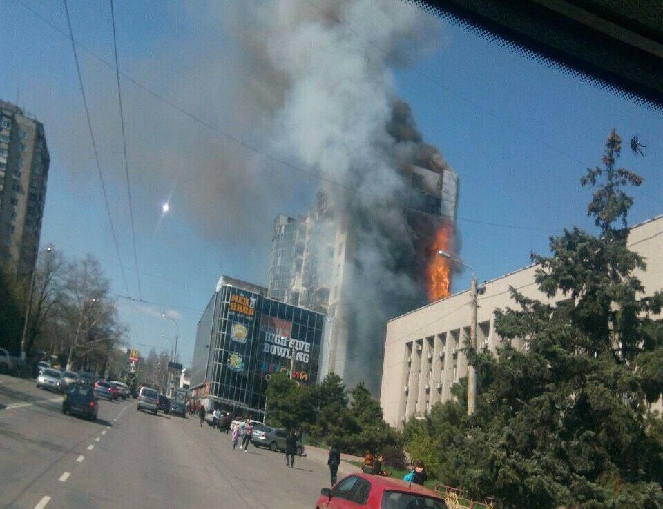 В Одесі загорівся 12-поверховий будинок