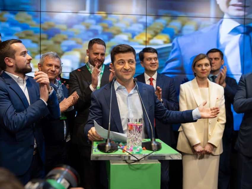 Володимир Зеленський виграє вибори з 73,23% голосів: оброблено 99% бюлетенів