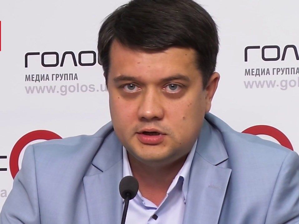 Штаб Зеленського хоче розвивати українську мову «за методом пряника»
