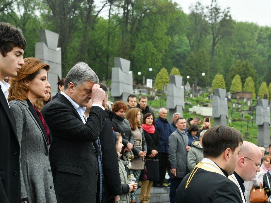 Петро Порошенко у Львові вшанував пам'ять Героїв Небесної Сотні та загиблих в АТО (фото)