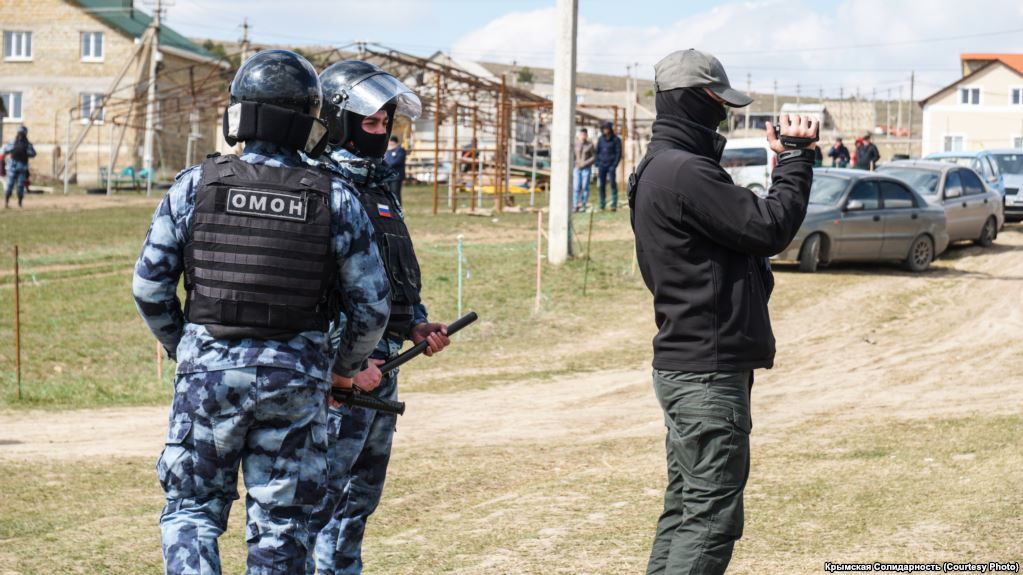 У Криму російські силовики провели обшуки у кримськотатарських активістів