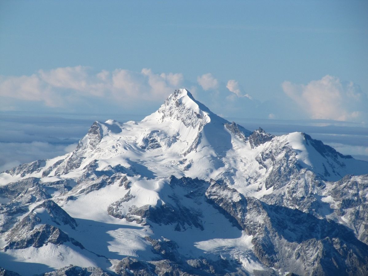 МНС Росії повідомило про загибель альпініста з України на Ельбрусі